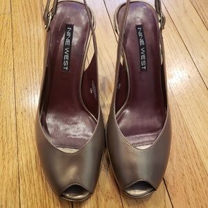 Nine West Silver Gray leather sandals size 7.5